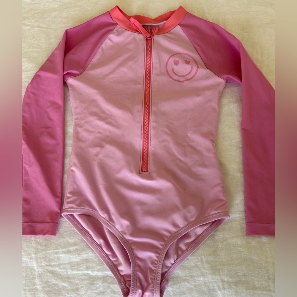 Gap rash guard swim suit girls xs (fit my 6 yr old)